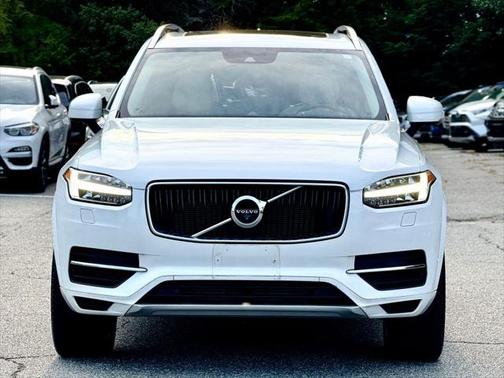 2016 Volvo XC90 Hybrid T8 Momentum