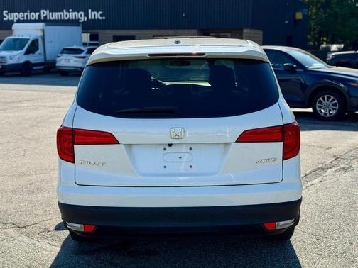 White Diamond Pearl 2017 Honda Pilot EX-L