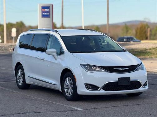 2018 Chrysler Pacifica Touring-L