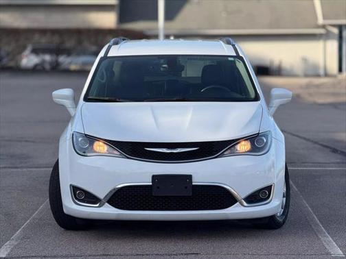 2018 Chrysler Pacifica Touring-L