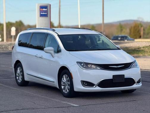 2018 Chrysler Pacifica Touring-L
