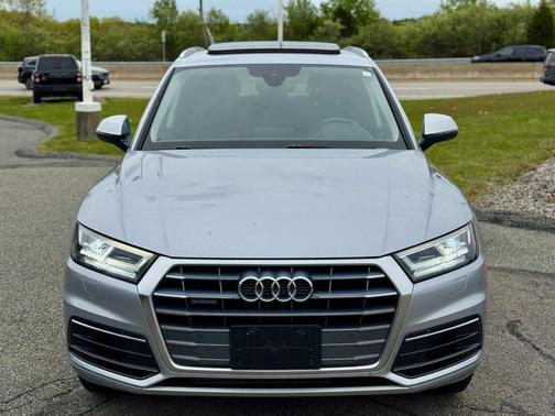 Florett Silver Metallic 2018 Audi Q5 2.0T Tech Premium