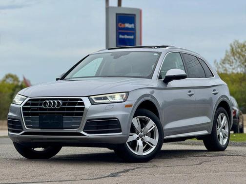 Florett Silver Metallic 2018 Audi Q5 2.0T Tech Premium