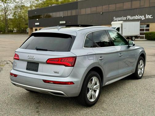 Florett Silver Metallic 2018 Audi Q5 2.0T Tech Premium