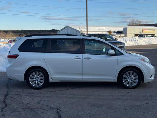 2017 Toyota Sienna XLE