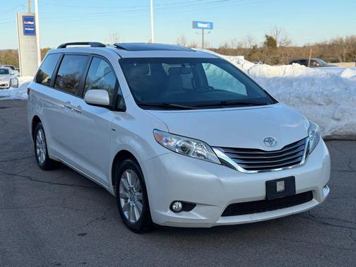 2017 Toyota Sienna XLE