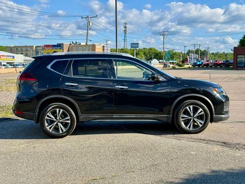 Magnetic Black Pearl 2019 Nissan Rogue SV