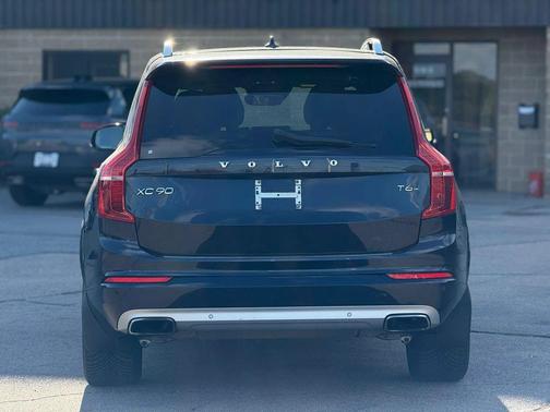 2017 Volvo XC90 T6 Momentum