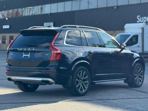 2017 Volvo XC90 T6 Momentum