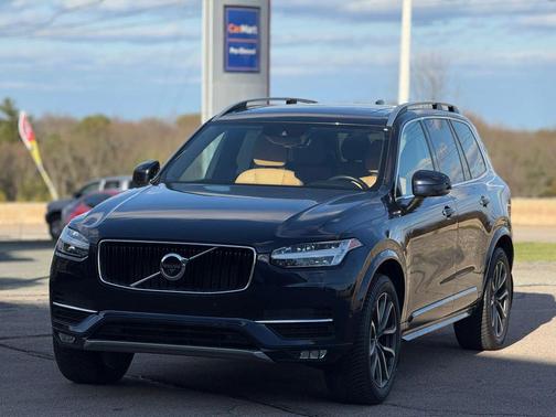 2017 Volvo XC90 T6 Momentum