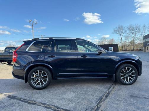 2017 Volvo XC90 T6 Momentum