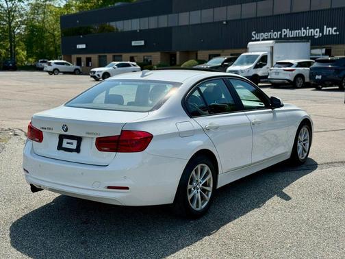 White 2016 BMW 320 i