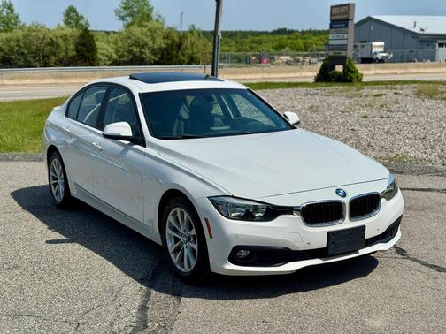 White 2016 BMW 320 i
