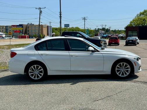 White 2016 BMW 320 i