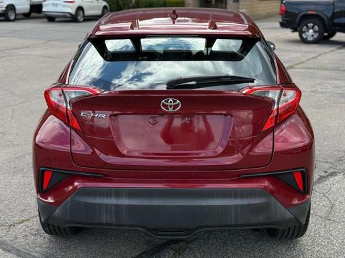 2018 Toyota C-HR XLE Sport Utility 4D