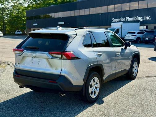 Silver Sky Metallic 2019 Toyota RAV4 LE