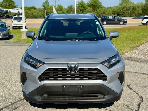Silver Sky Metallic 2019 Toyota RAV4 LE
