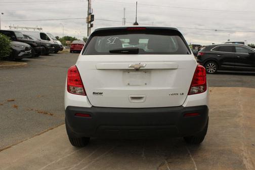 Summit White 2016 Chevrolet Trax LS