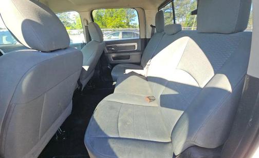 Bright White Clearcoat 2019 RAM 1500 SLT