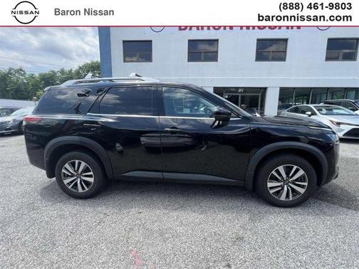 2023 Nissan Pathfinder SL