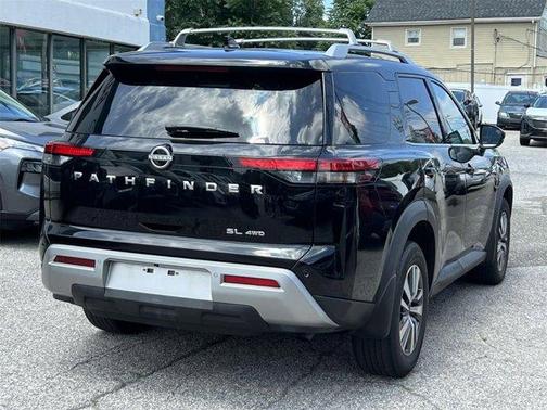 2023 Nissan Pathfinder SL