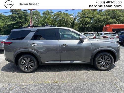 2022 Nissan Pathfinder SV