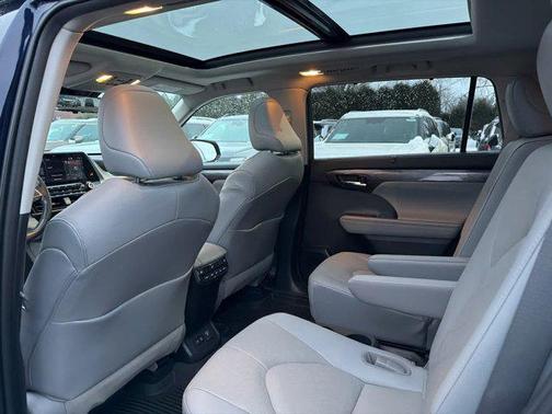 2021 Toyota Highlander Hybrid Platinum