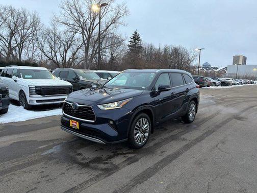 2021 Toyota Highlander Hybrid Platinum