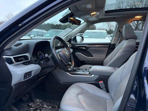 2021 Toyota Highlander Hybrid Platinum