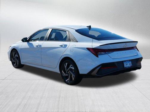 2025 Hyundai ELANTRA HEV SEL Sport