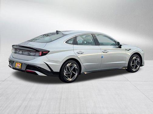 Aero Silver 2026 Hyundai SONATA SEL