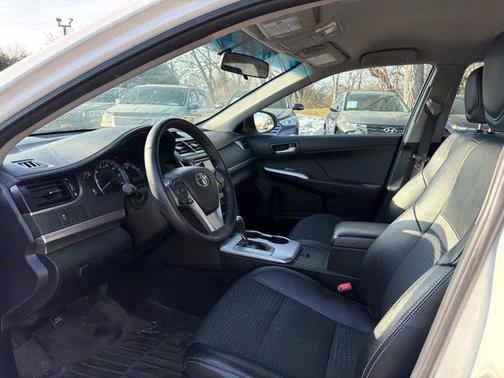 Super White 2012 Toyota Camry SE