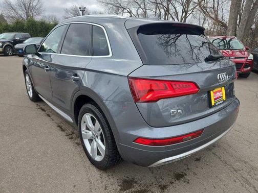 Florett Silver Metallic 2018 Audi Q5 2.0T Premium Plus