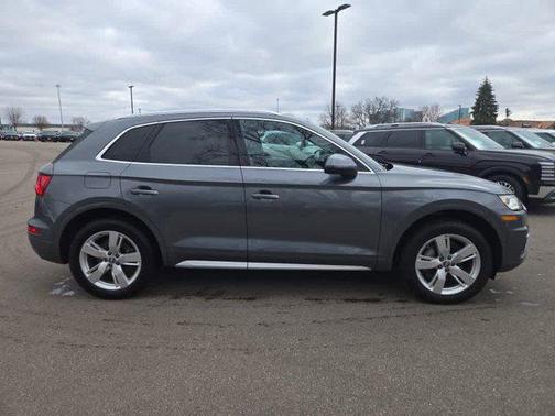 Florett Silver Metallic 2018 Audi Q5 2.0T Premium Plus