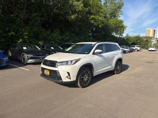 Blizzard Pearl 2017 Toyota Highlander SE