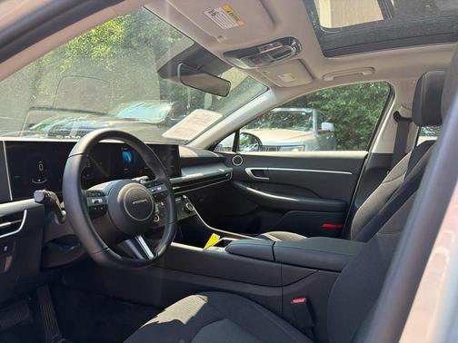 Aero Silver 2026 Hyundai SONATA Hybrid SE