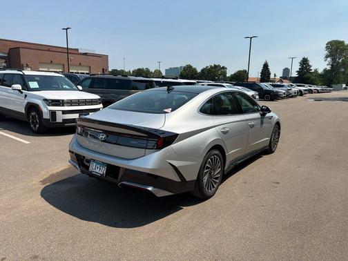 Aero Silver 2026 Hyundai SONATA Hybrid SE