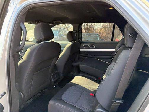 Ingot Silver Metallic 2017 Ford Explorer XLT