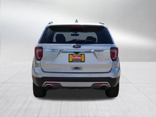 Ingot Silver Metallic 2017 Ford Explorer XLT