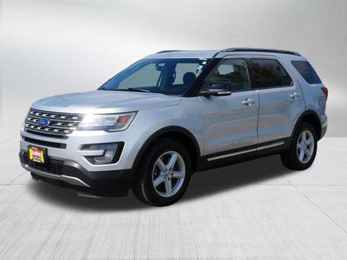 Ingot Silver Metallic 2017 Ford Explorer XLT