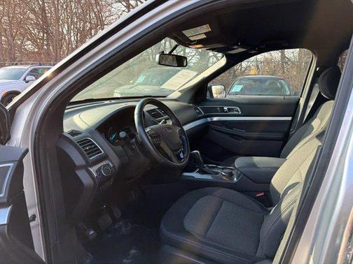 Ingot Silver Metallic 2017 Ford Explorer XLT