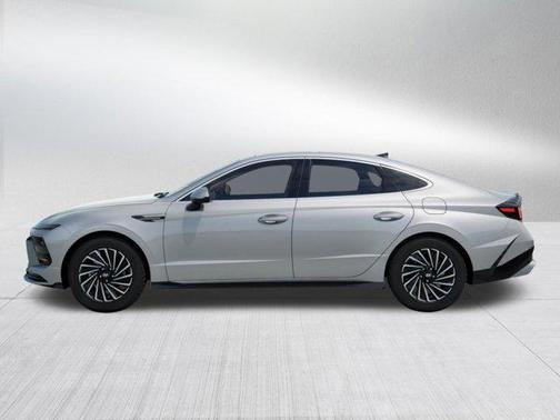 Aero Silver 2026 Hyundai SONATA Hybrid SE