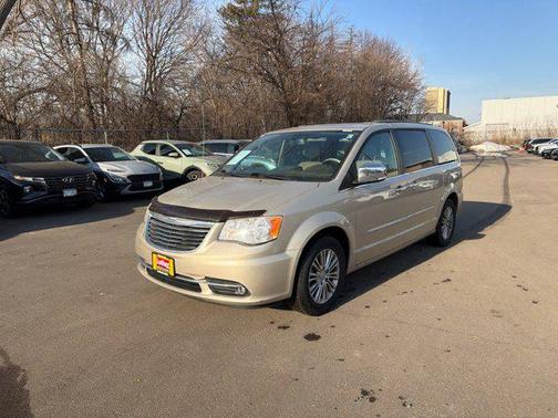 2014 Chrysler Town & Country Touring-L