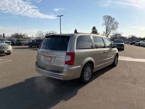 2014 Chrysler Town & Country Touring-L