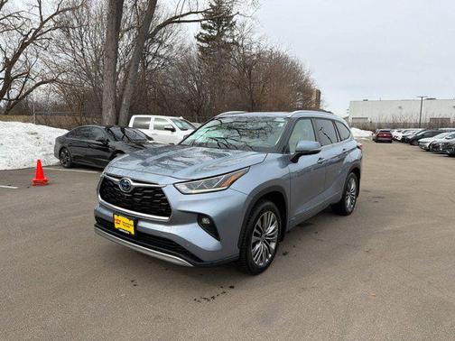 Moon Dust 2021 Toyota Highlander Hybrid Platinum