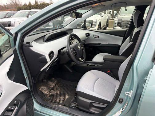 2022 Toyota Prius LE