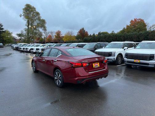 2021 Nissan Altima 2.5 SV