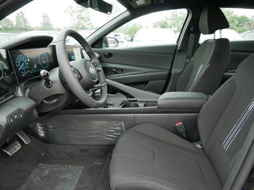 2025 Hyundai ELANTRA HEV SEL Sport