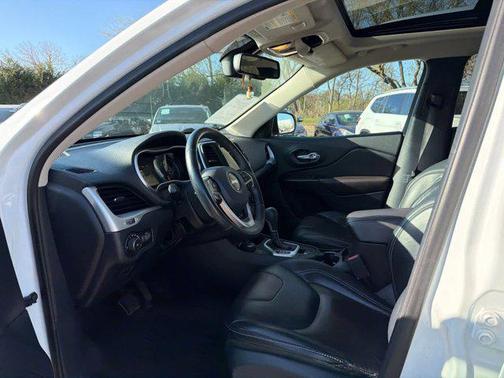Bright White Clearcoat 2017 Jeep Cherokee Limited