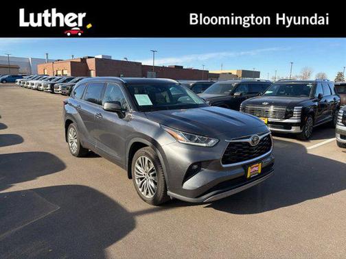 2022 Toyota Highlander Platinum